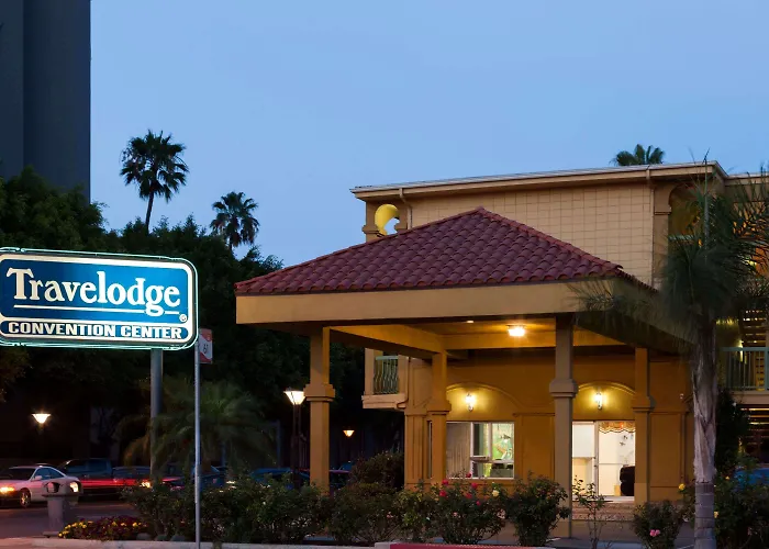 Travelodge By Wyndham Long Beach Convention Center